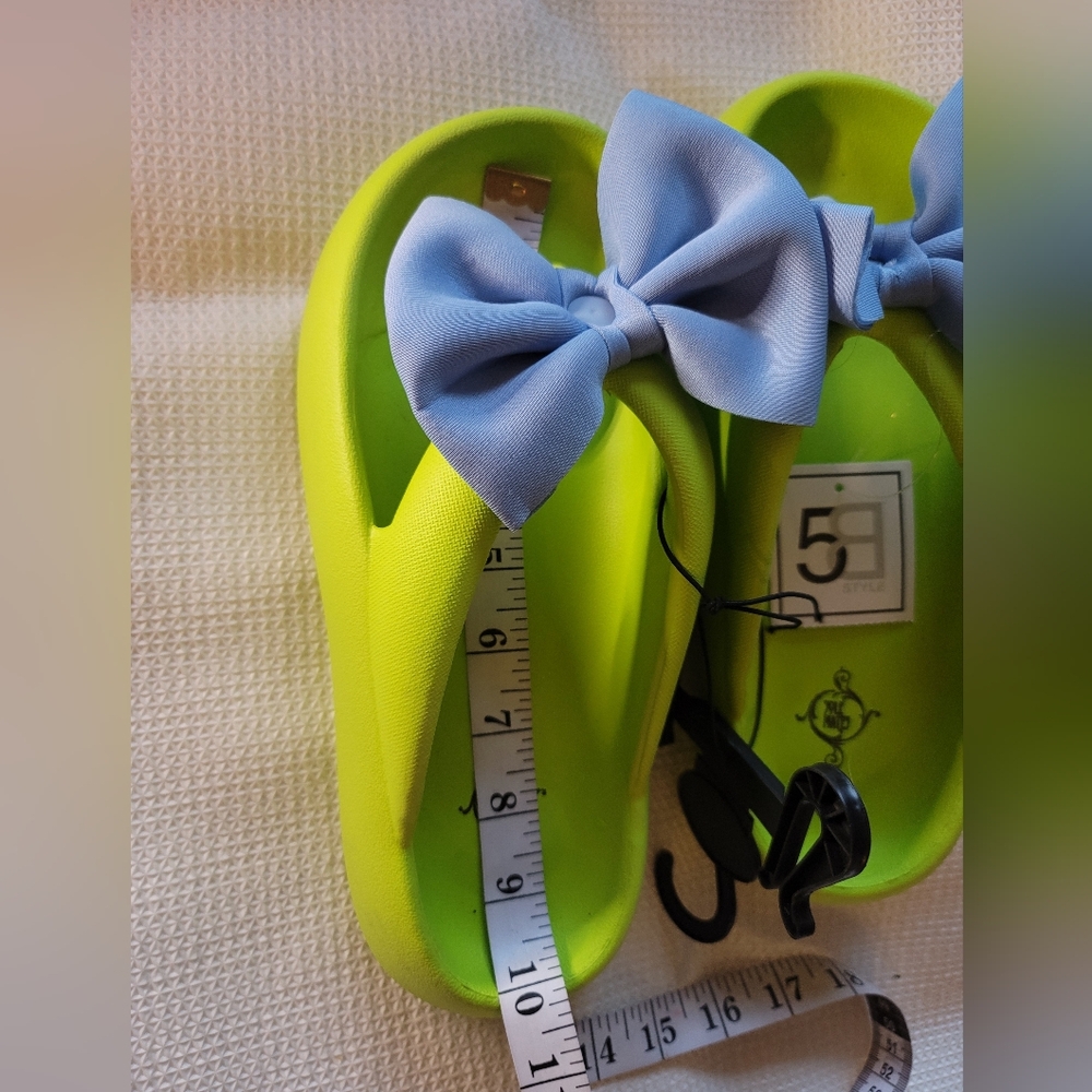 NWT COLORFUL FUN SLIPPERS FLIP FLOP BEACH POOL COSTUME PARTY SANDAL - Picture 4 of 5